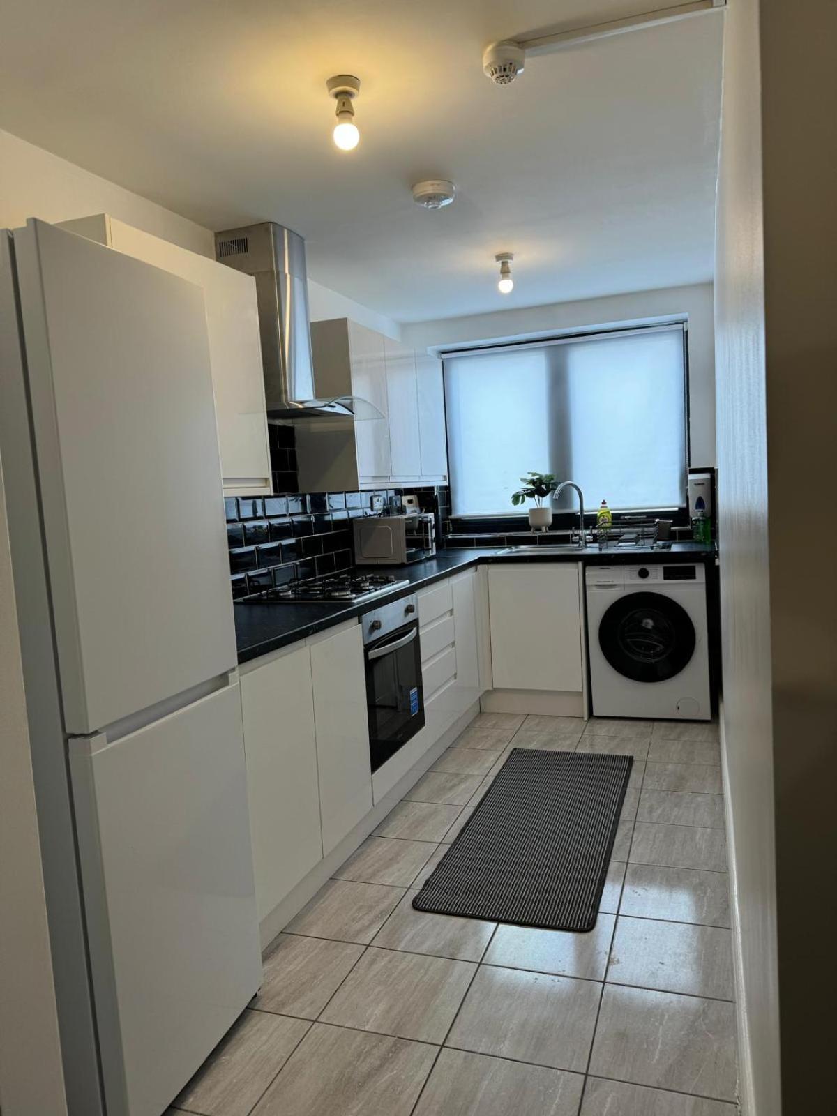 Stylish 4 Bd Ft Ldn Parking Appartamento